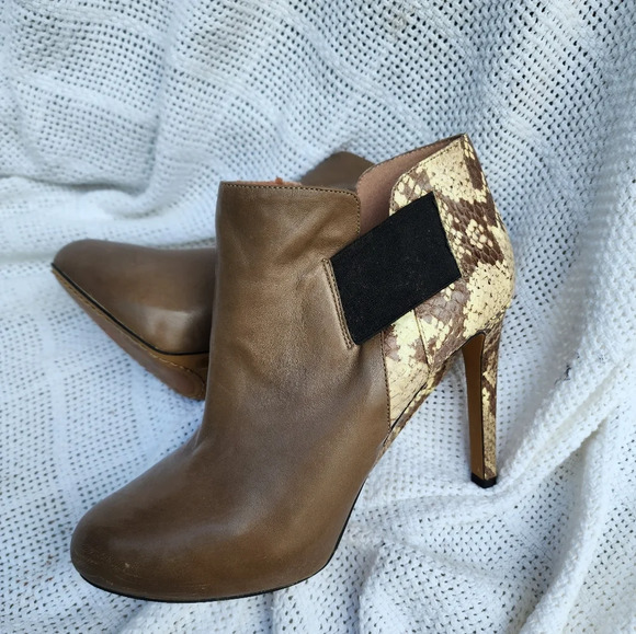 Vince Camuto leather snake stiletto booties 9.5 - Picture 11 of 14
